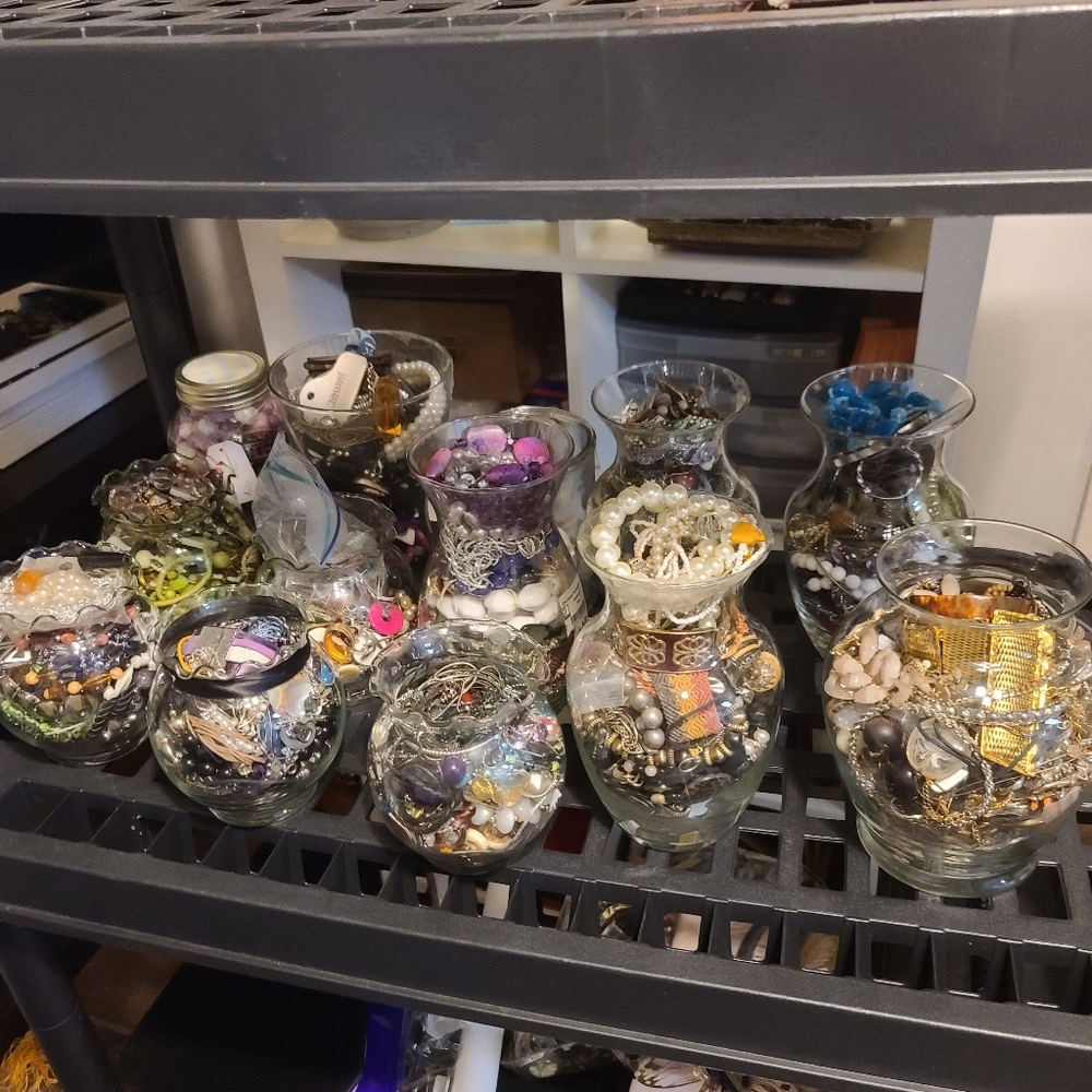 Lots and Lots of jewelry to sell - Picture 2 of 10